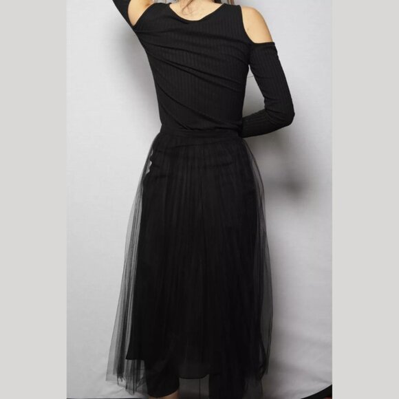 NWT VERSACE Black Tulle Pleated Midi Skirt Sheer 2017 Sz 46 - Picture 4 of 6